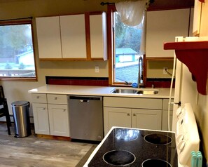 雪櫃、微波爐、焗爐、爐具