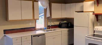 Nugget Place-Includes three separate two bedroom units near Mendenhall Glacier-DISCOUNTS ON TOURS!