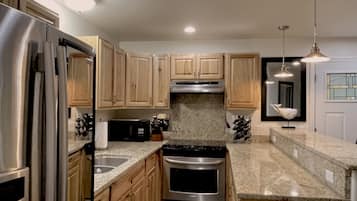Fridge, microwave, dishwasher, coffee/tea maker