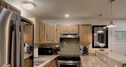 Precision Lodge - 3 one-bedroom units and two private room in a shared house - DISCOUNT ON TOURS!
