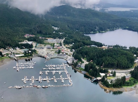 Marina. Lucky Duck Private Room-Near Mendenhall Glacier and Auke Bay Offering DISCOUNT ON TOURS!