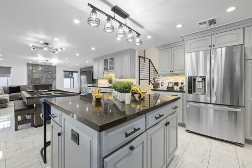 Gated Luxurious Modern Hills Oasis Estate POOL/SPA