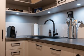 Køleskab, ovn, kogeplade, opvaskemaskine