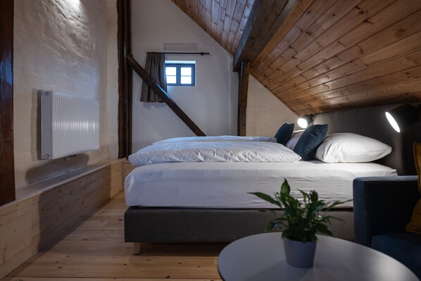 1 bedroom, in-room safe, iron/ironing board, WiFi