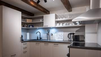 Geladeira, fogão, cooktop, lava-louças