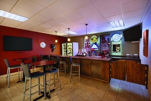 Bar (on property) - Bakken Airport XWA Hotel & Studios (Williston)