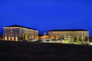 Front of property - Bakken Airport XWA Hotel & Studios (Williston)