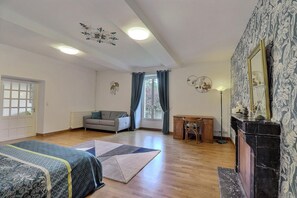 2 slaapkamers, een strijkplank/strijkijzer, gratis wifi