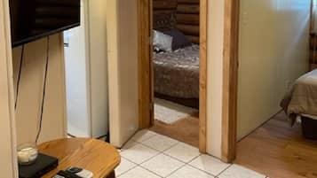 2 bedrooms, travel crib, free WiFi, bed sheets