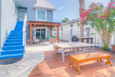 Stay 7+ Nights for 10% Off: Isla Breeze, Your Easeful Escape 🏖️