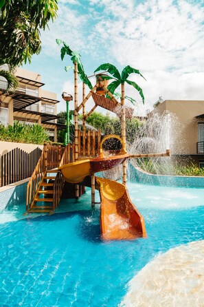 A water park with a slide and a pool. - Natura Reservado (Anapoima)