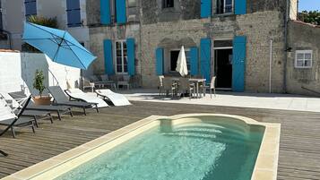 Piscina all'aperto, una piscina riscaldata