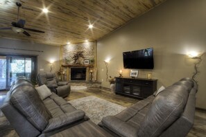 Smart TV, fireplace, ping pong - Stunning home on 7 acres with 5400sf of indoor/outdoor living space (Hermosa)