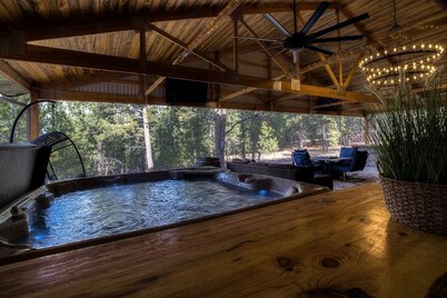 Stunning home on 7 acres with 5400sf of indoor/outdoor living space