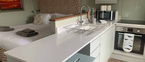 1 Schlafzimmer, Schreibtisch, Bügeleisen/Bügelbrett, Reisekinderbett