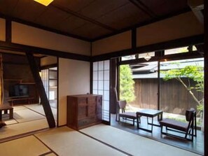Living room - Kurotake (Achi)