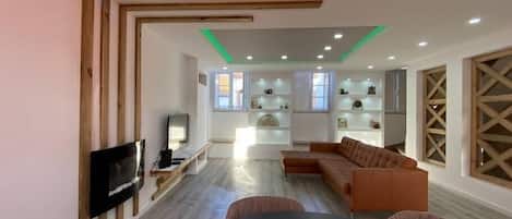 TV, fireplace