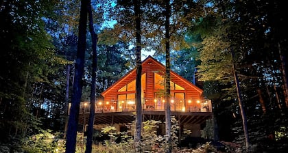 Stunning Betsie River Cabin by Crystal Mtn, Game Rm, Loft, Kayaks, AC, 4.5acres!