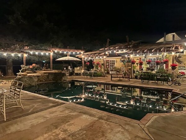 Outdoor pool - Book your Romantic Experience Today (Acampo)