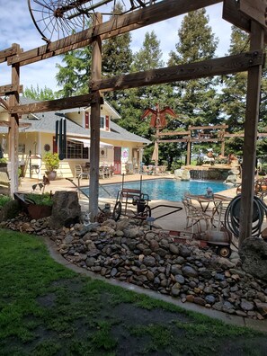 Outdoor pool - Book your Romantic Experience Today (Acampo)