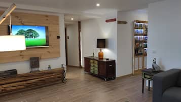 32-inch Smart TV with cable channels, TV