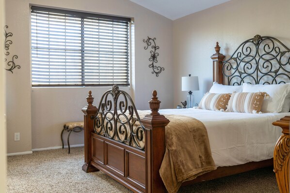 4 bedrooms, desk, iron/ironing board, free WiFi