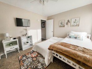 4 bedrooms, desk, iron/ironing board, free WiFi