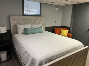 2 habitaciones, escritorio, tabla de planchar con plancha y wifi gratis 