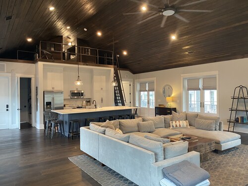 Carriage House on 120 acres on Blackwater Bay with Private Pool