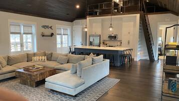Smart TV, fireplace, stereo