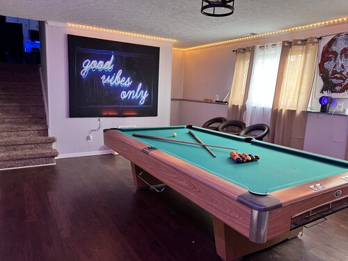 Modern Oasis at the W- ***LUXURIOUS HEATED POOL NOW OPEN***
