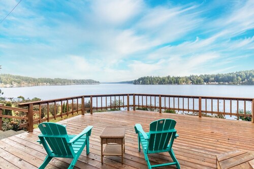 Beautiful Waterfront Getaway 