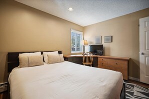 2 bedrooms, iron/ironing board, internet, bed sheets
