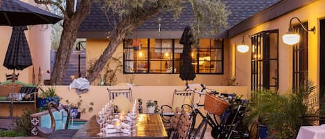 Outdoor dining