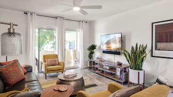 Smart TV, books, stereo