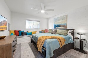 1 Schlafzimmer, Schreibtisch, Bügeleisen/Bügelbrett, Reisekinderbett