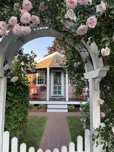 Private Cottage Oasis with Parking