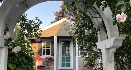 Private Cottage Oasis with Parking