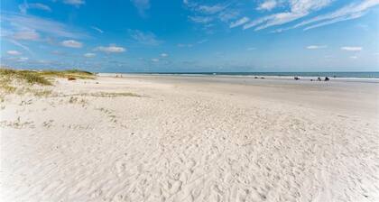 Two pools - oceanfront! Luxury beachfront rental, stocked like your home