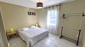 3 bedrooms, free WiFi - Saint Palais sur Mer - RECENT HOUSE with all COMFORTS - WIFI - in a quiet area (ST PALAIS SUR MER)