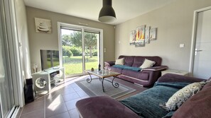 Living area - Saint Palais sur Mer - RECENT HOUSE with all COMFORTS - WIFI - in a quiet area (ST PALAIS SUR MER)