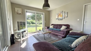 Living area - Saint Palais sur Mer - RECENT HOUSE with all COMFORTS - WIFI - in a quiet area (ST PALAIS SUR MER)