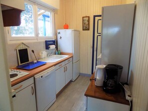 ثلاجة، ميكروويف، غسالة أطباق، محمصة خبز