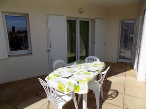 Outdoor dining - Vaux sur Mer - Neighborhood PONTAILLAC - APARTMENT - SHARED POOL (VAUX SUR MER)