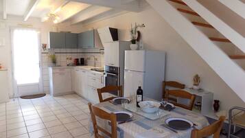 Réfrigérateur, micro-ondes, lave-vaisselle, grille-pain