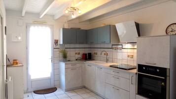 Réfrigérateur, micro-ondes, lave-vaisselle, grille-pain