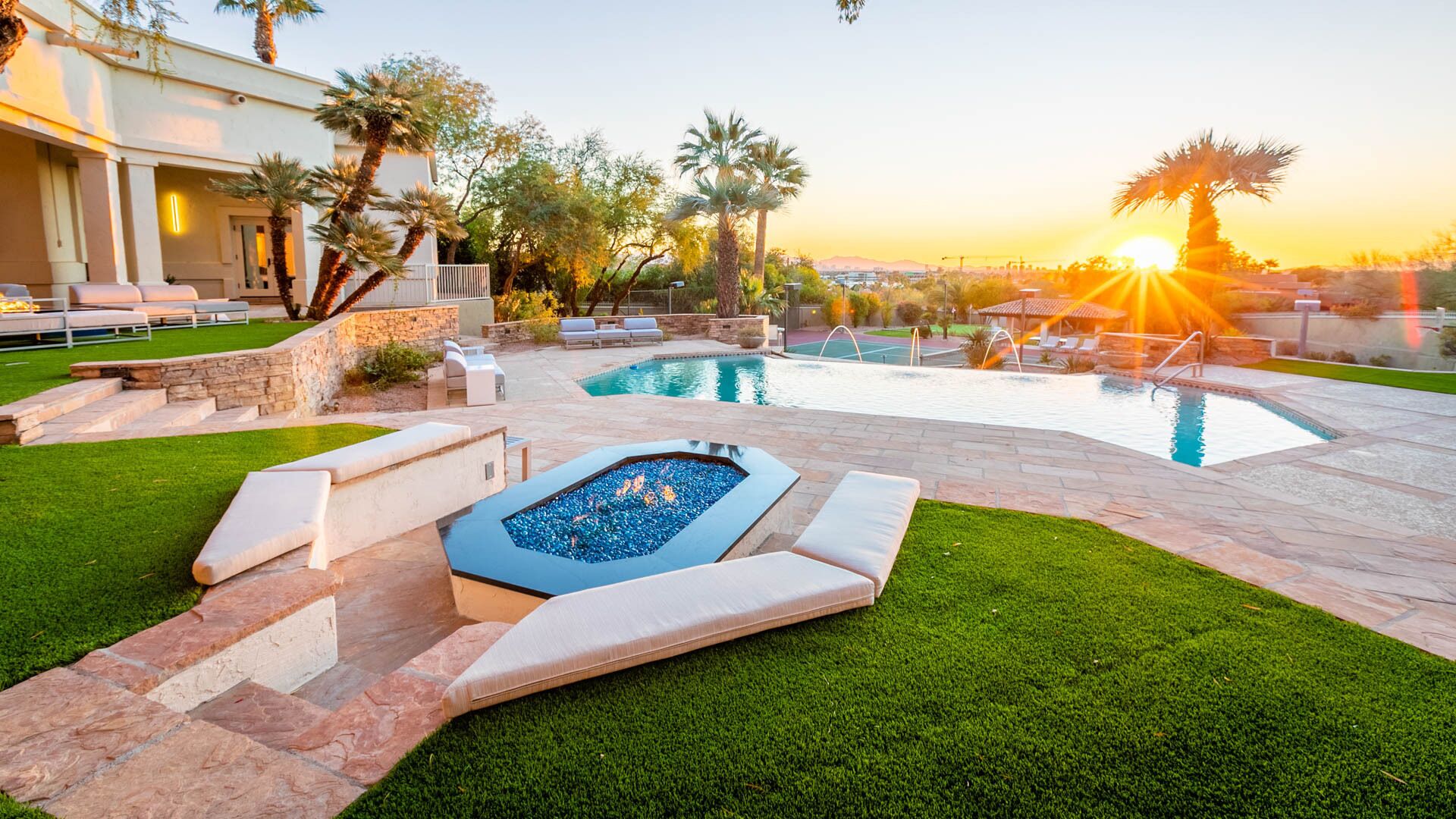 Camelback Mountain Luxury, Cozy fire features, Private Pickleball Court!