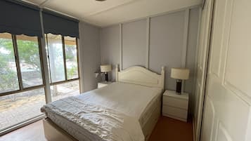 4 Schlafzimmer, Schreibtisch, Bügeleisen/Bügelbrett