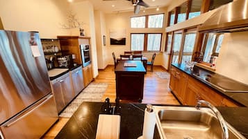 Refrigerador, microondas, horno y lavavajillas