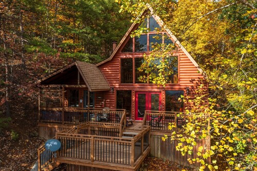Bear-rific View - Unplug, unwind and enjoy creation’s beauty in your cozy cabin.